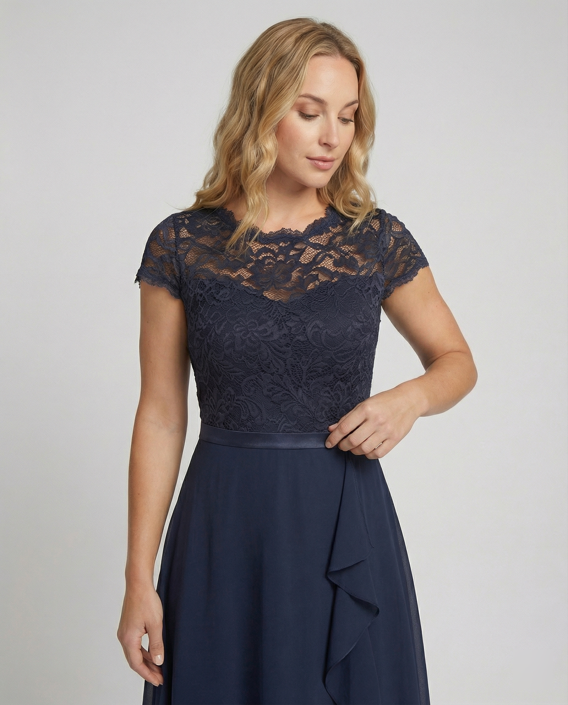 Durchsichtiges kurzärmeliges elegantes Kleid
