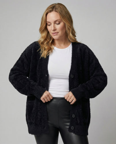 Strickjacke Damen flauschig mit tiefem V-Ausschnitt und Taschen