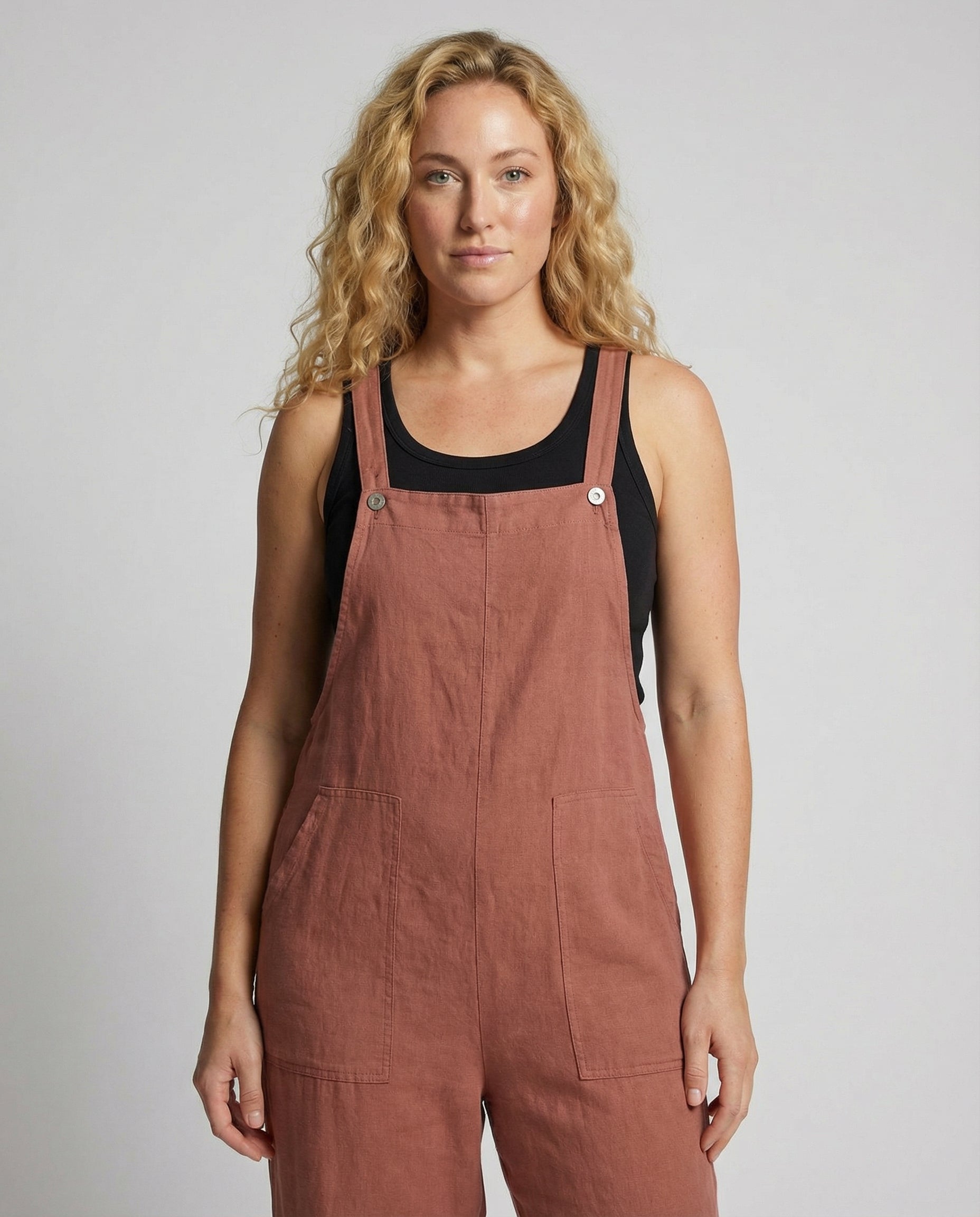 Lässige Sommer-Latzhose aus