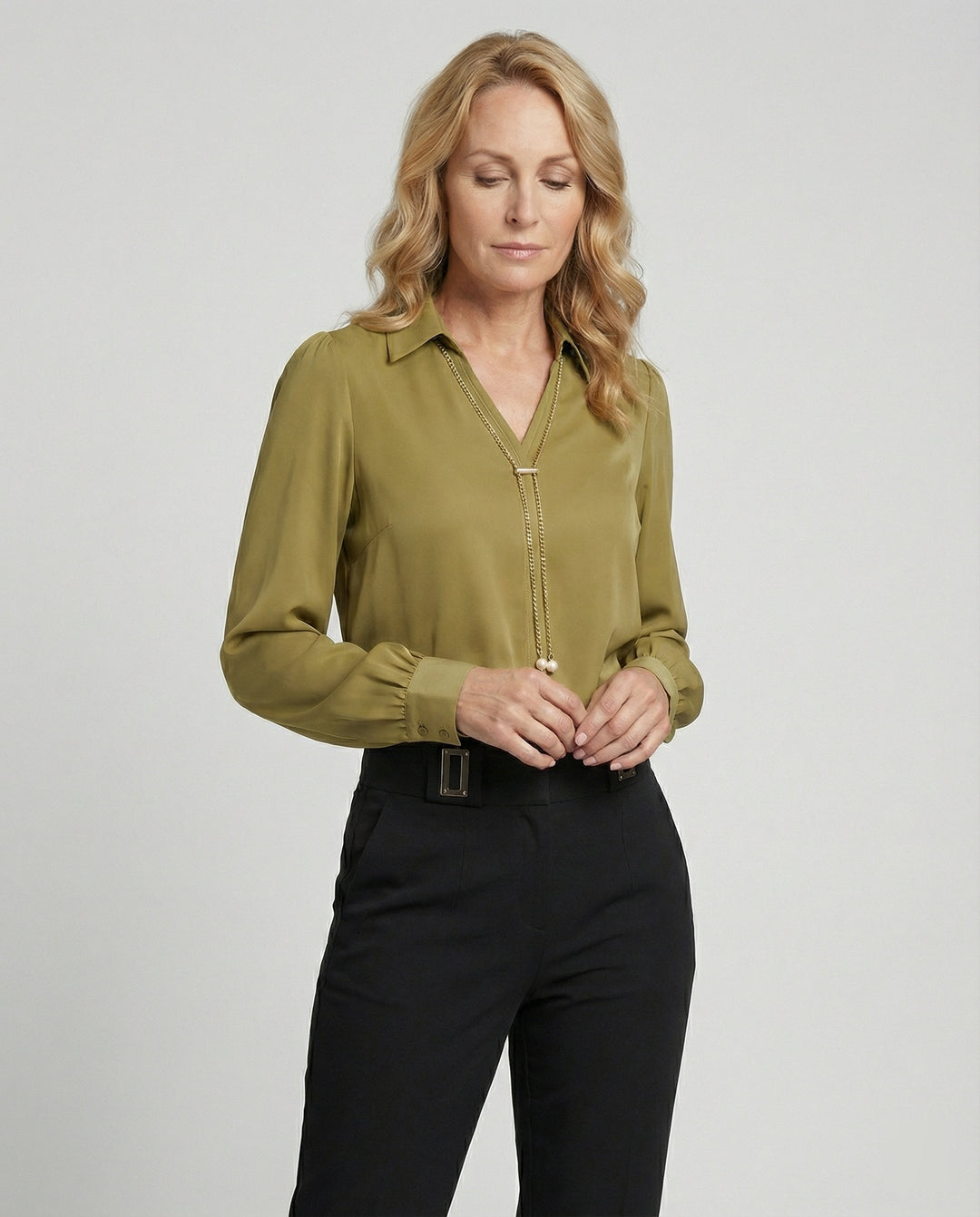 Damen Bluse mit modernem V-Ausschnitt