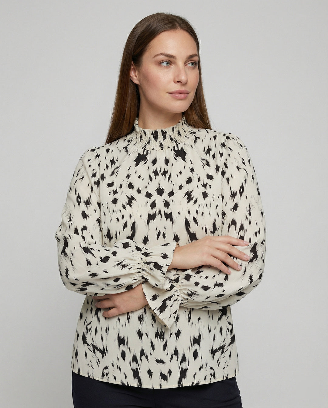 Damen elegante Bluse mit Rüschensaum und stilvollem Tiermuster R&B