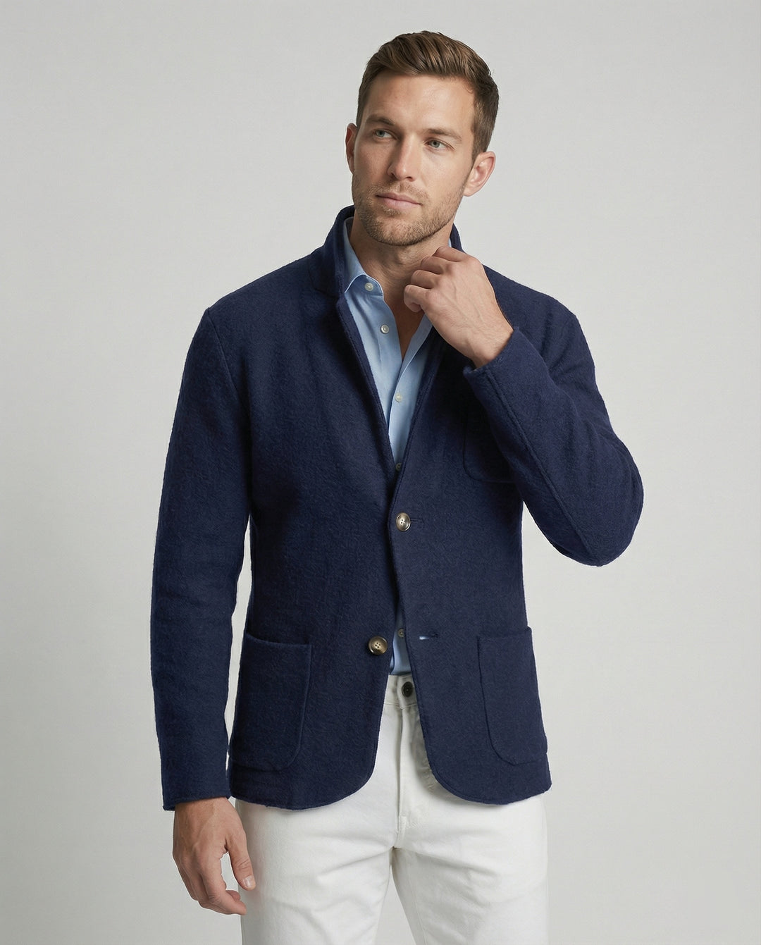 Herren elegante Strickjacke mit praktischem Schnitt und modischen Details