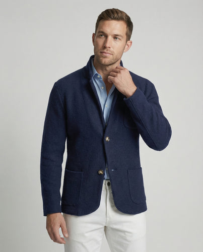 Herren elegante Strickjacke mit praktischem Schnitt und modischen Details