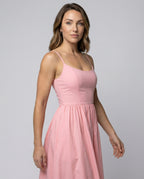 R&B | Einfarbiges Kleid mit U-Ausschnitt und Strapsen
