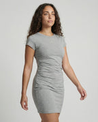 Figurbetontes Mini-Kleid mit Rundhals und Raffungen für den Sommer