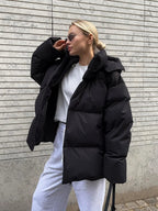 R&B | Kurze Daunenjacke aus Baumwolle mit Kapuze, ideal für kalte Tage
