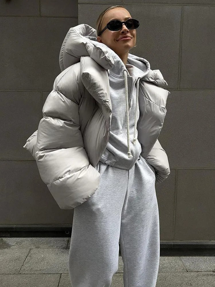 R&B | Kurze Daunenjacke aus Baumwolle mit Kapuze, ideal für kalte Tage