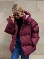 R&B | Kurze Daunenjacke aus Baumwolle mit Kapuze, ideal für kalte Tage