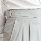 R&B Classic: Stilvolle Hose mit Schnalle