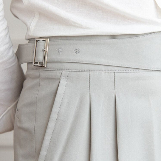 R&B Classic: Stilvolle Hose mit Schnalle