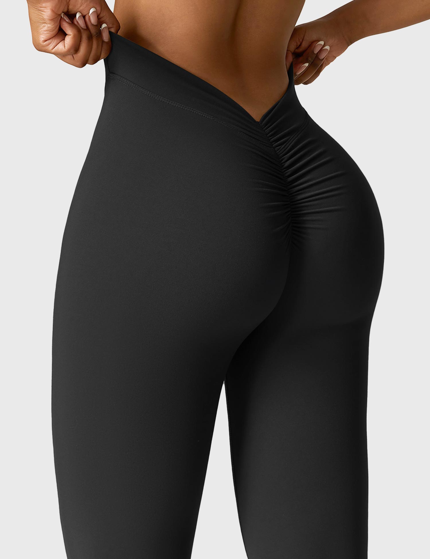 R&B | Ausgestellte Leggings mit V-Ausschnitt
