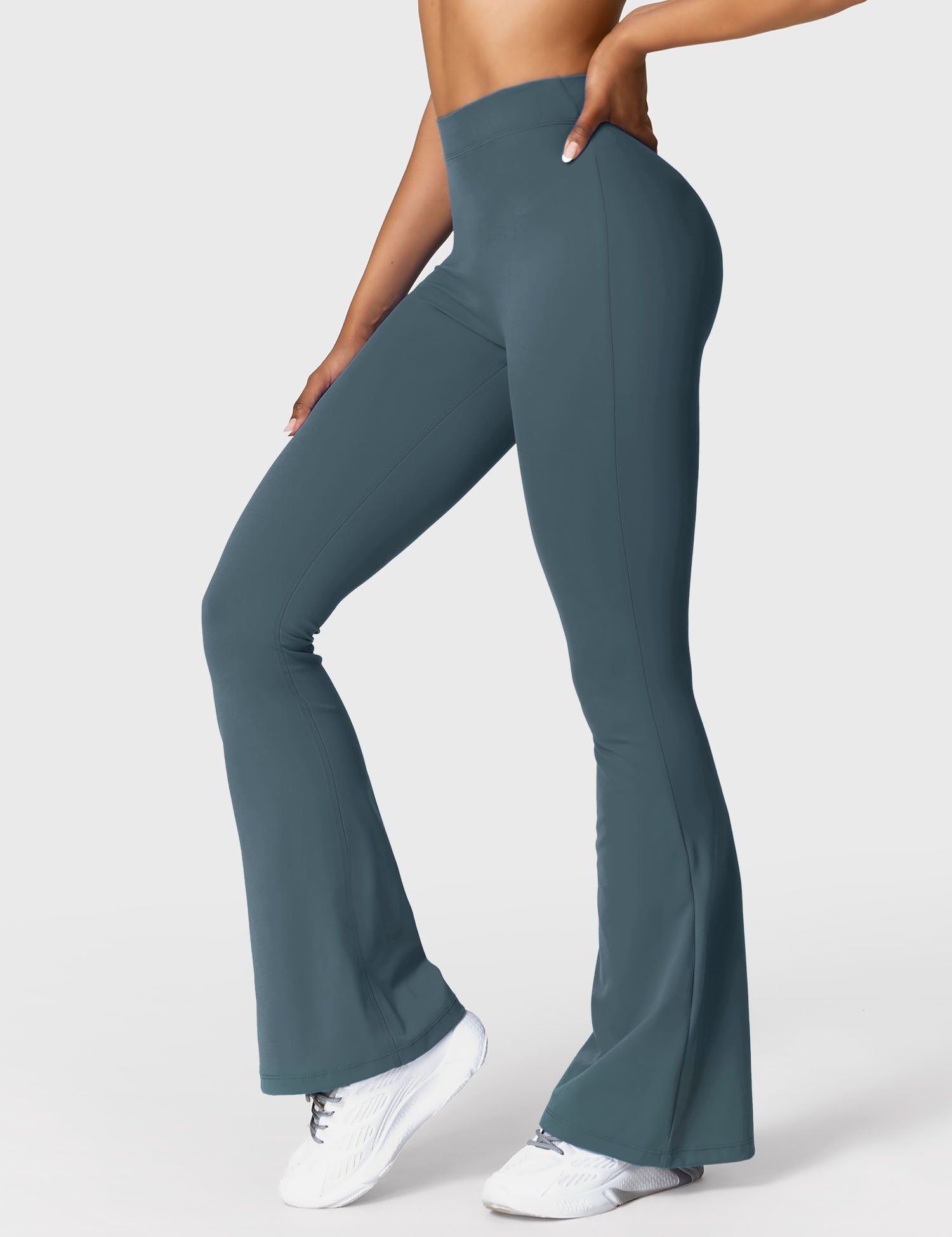 R&B | Ausgestellte Leggings mit V-Ausschnitt