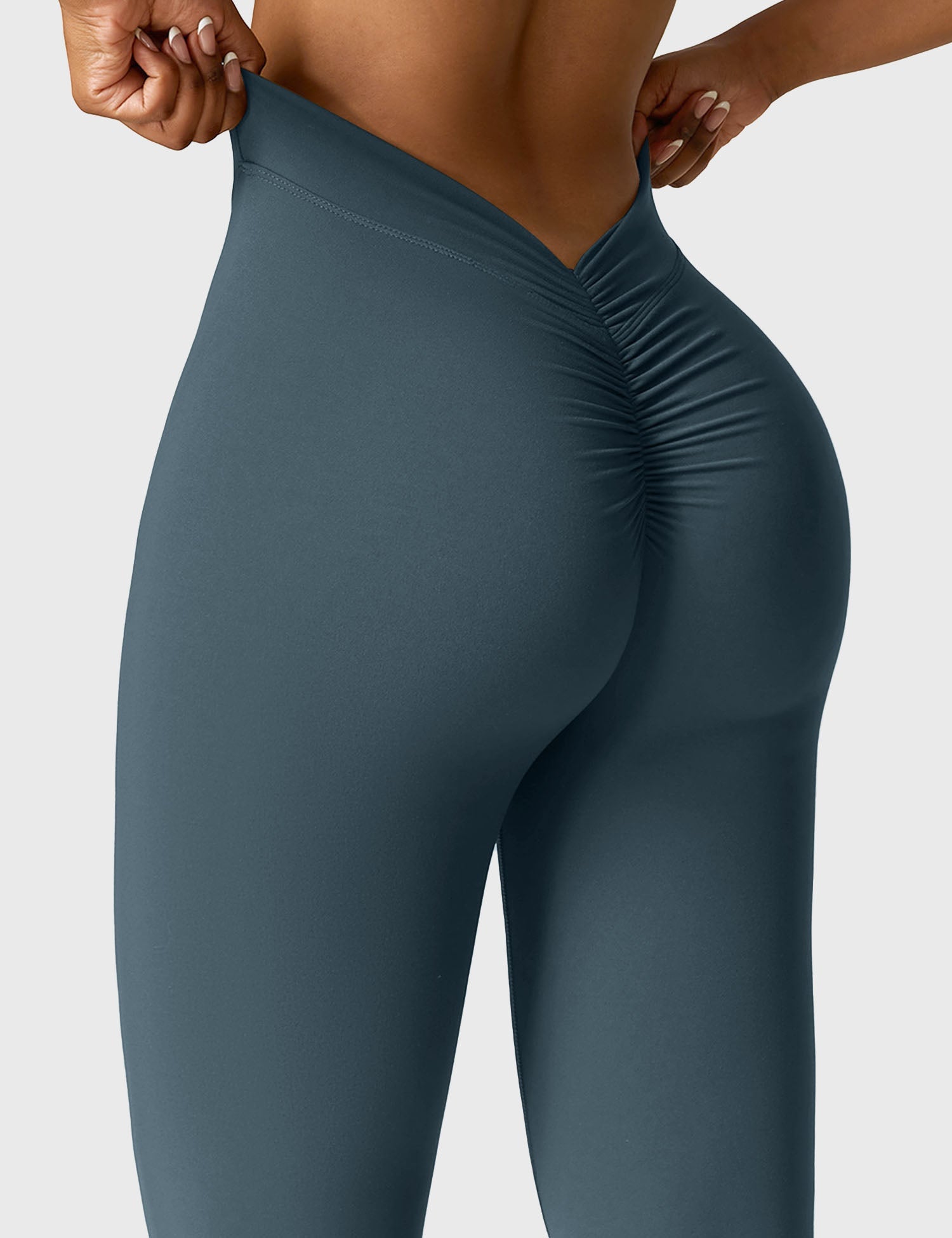 R&B | Ausgestellte Leggings mit V-Ausschnitt