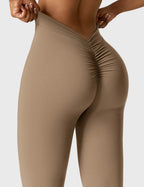 R&B | Ausgestellte Leggings mit V-Ausschnitt