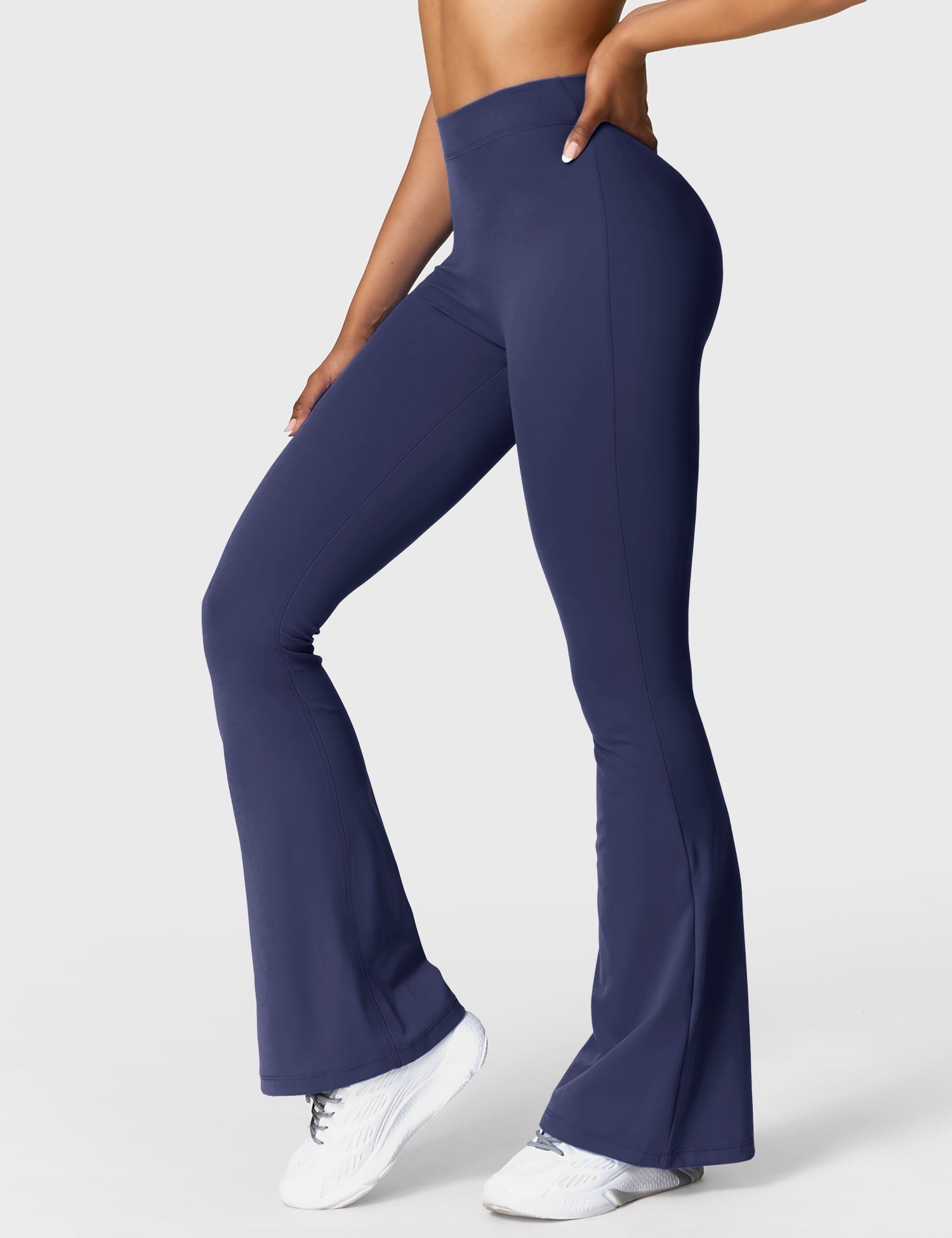 R&B | Ausgestellte Leggings mit V-Ausschnitt