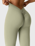 R&B | Ausgestellte Leggings mit V-Ausschnitt