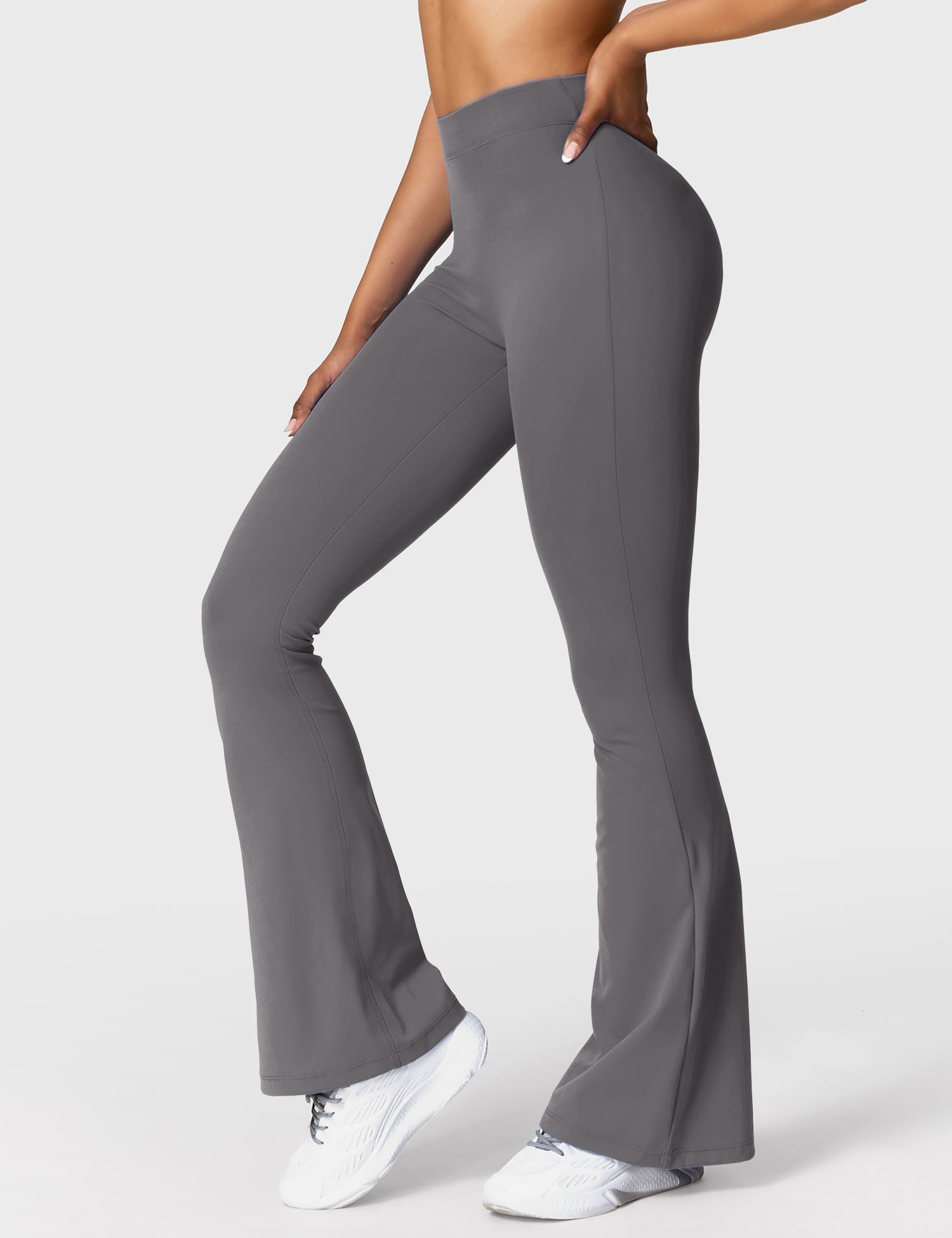 R&B | Ausgestellte Leggings mit V-Ausschnitt