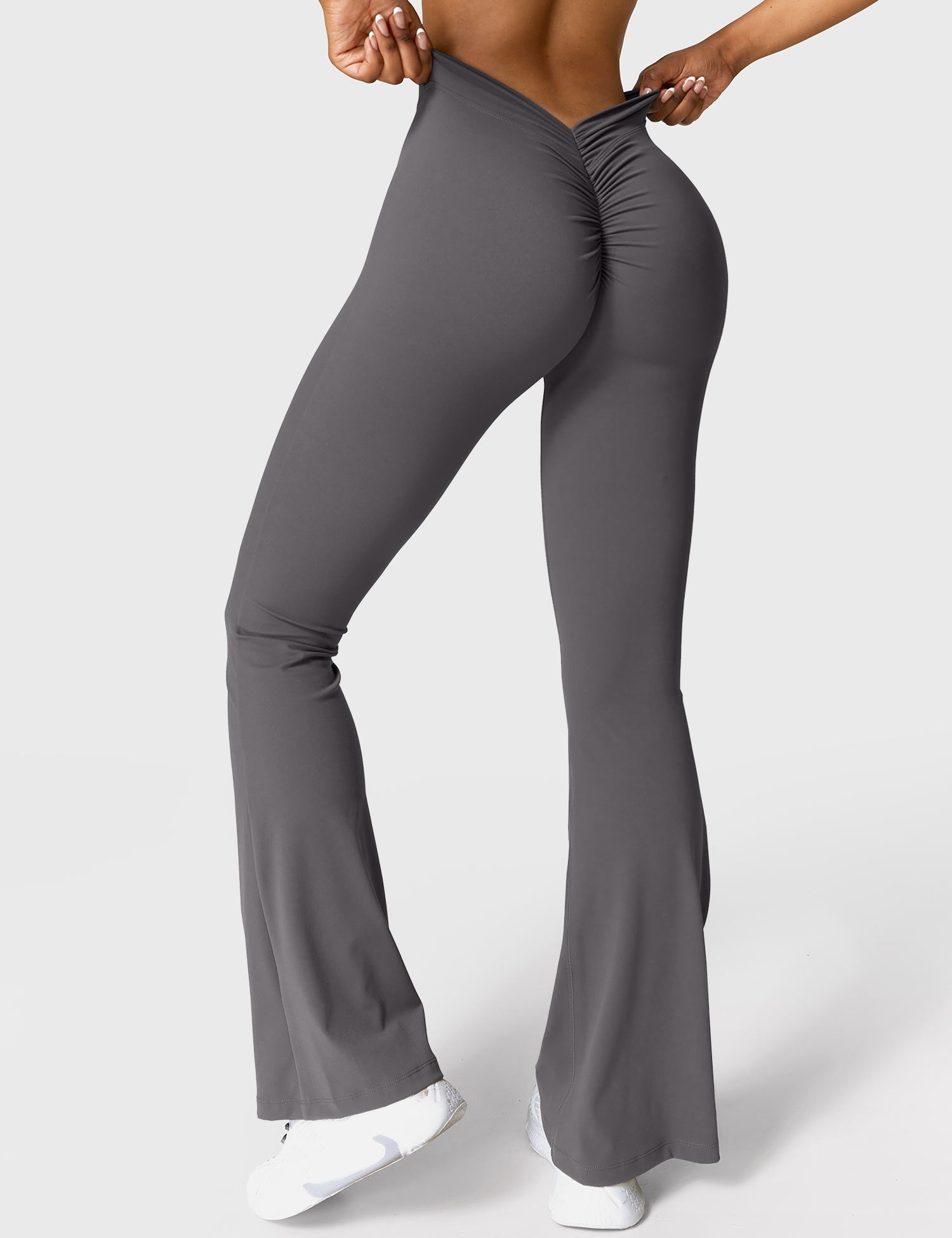 R&B | Ausgestellte Leggings mit V-Ausschnitt